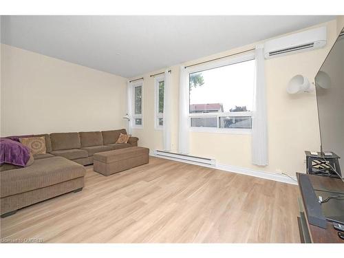 14-1250 Limeridge Road E, Hamilton, ON - Indoor Photo Showing Living Room