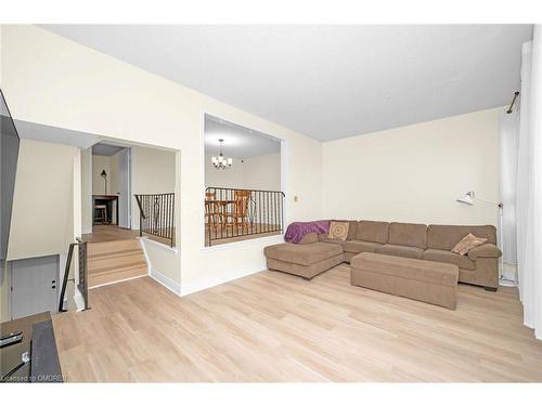 14-1250 Limeridge Road E, Hamilton, ON - Indoor Photo Showing Living Room