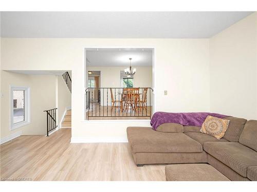 14-1250 Limeridge Road E, Hamilton, ON - Indoor Photo Showing Living Room