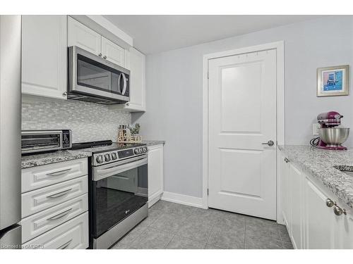 105-2388 Khalsa Gate, Oakville, ON - Indoor Photo Showing Kitchen