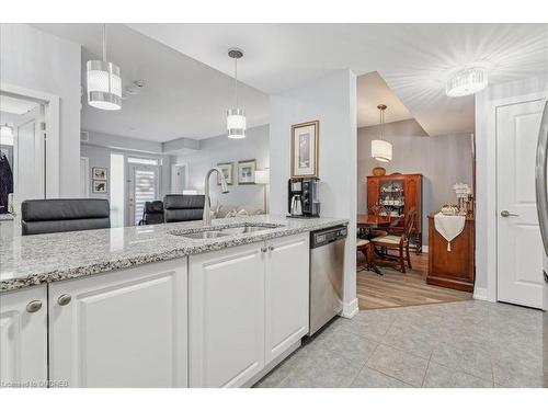 105-2388 Khalsa Gate, Oakville, ON - Indoor Photo Showing Kitchen