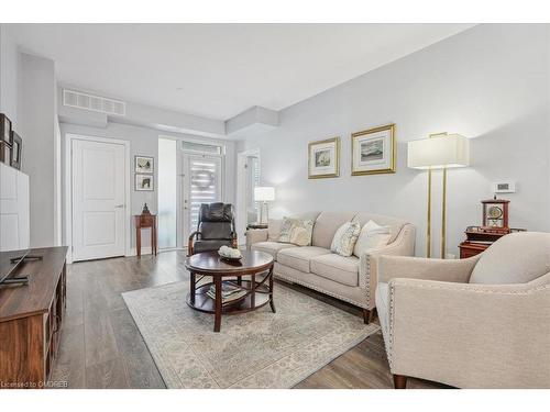 105-2388 Khalsa Gate, Oakville, ON - Indoor Photo Showing Living Room