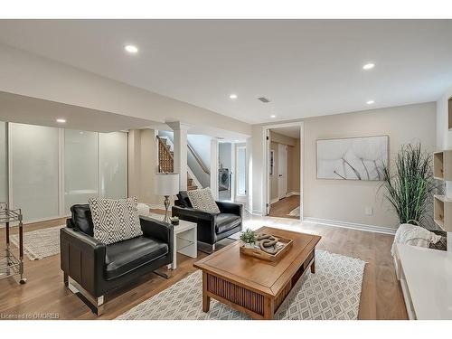 380 Duncombe Drive, Burlington, ON - Indoor Photo Showing Living Room