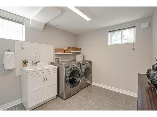 380 Duncombe Drive, Burlington, ON - Indoor Photo Showing Laundry Room