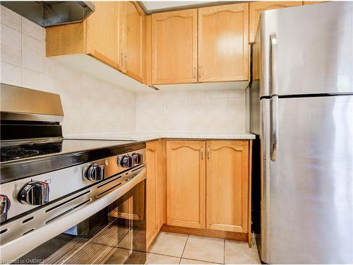 2431 Newcastle Crescent, Oakville, ON - Indoor Photo Showing Kitchen