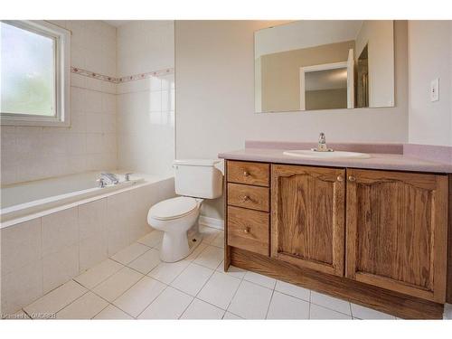 2431 Newcastle Crescent, Oakville, ON - Indoor Photo Showing Bathroom