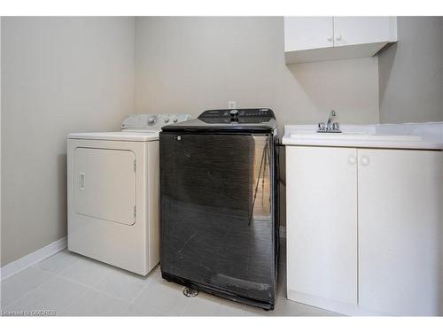 2431 Newcastle Crescent, Oakville, ON - Indoor Photo Showing Laundry Room