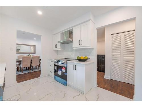 15 Woodridge Drive, Guelph, ON - Indoor Photo Showing Kitchen