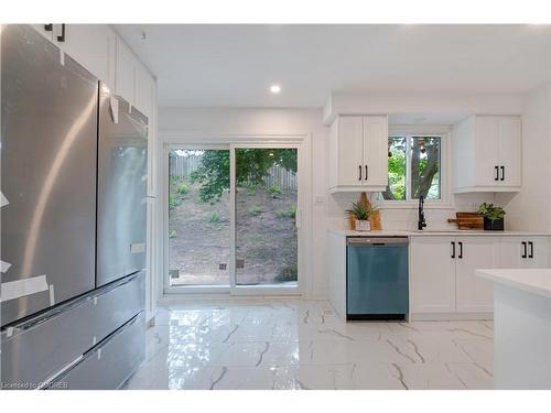 15 Woodridge Drive, Guelph, ON - Indoor Photo Showing Kitchen