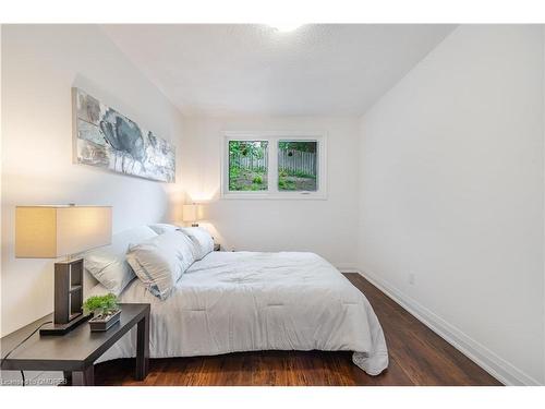 15 Woodridge Drive, Guelph, ON - Indoor Photo Showing Bedroom