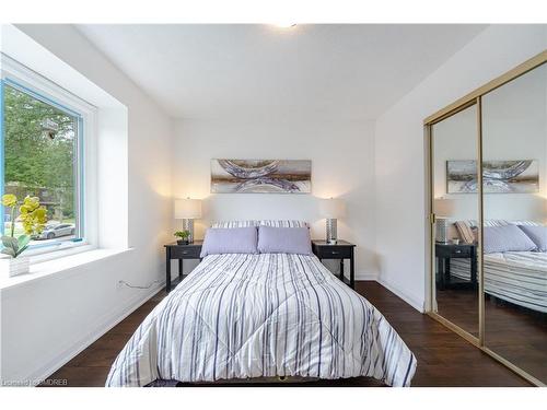 15 Woodridge Drive, Guelph, ON - Indoor Photo Showing Bedroom