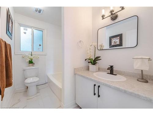 15 Woodridge Drive, Guelph, ON - Indoor Photo Showing Bathroom