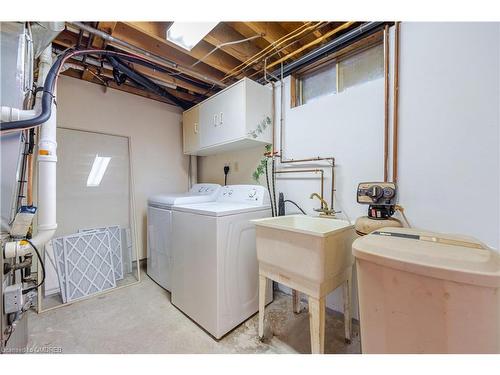 15 Woodridge Drive, Guelph, ON - Indoor Photo Showing Laundry Room