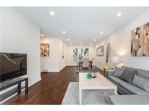 15 Woodridge Drive, Guelph, ON - Indoor Photo Showing Living Room