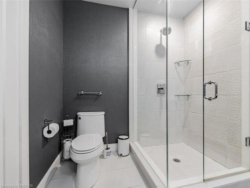 366-1575 Lakeshore Road, Mississauga, ON - Indoor Photo Showing Bathroom