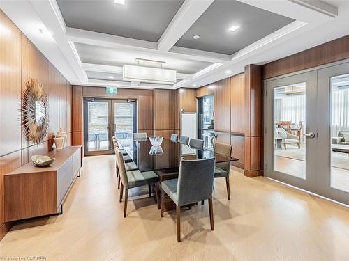 366-1575 Lakeshore Road, Mississauga, ON - Indoor Photo Showing Dining Room