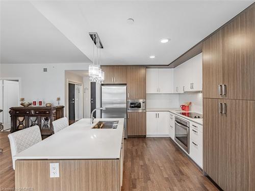 366-1575 Lakeshore Road, Mississauga, ON - Indoor Photo Showing Kitchen With Stainless Steel Kitchen With Double Sink