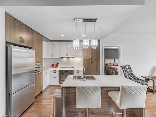 366-1575 Lakeshore Road, Mississauga, ON - Indoor Photo Showing Kitchen With Stainless Steel Kitchen With Upgraded Kitchen