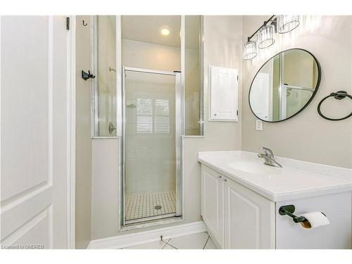 1492 Pinery Crescent, Oakville, ON - Indoor Photo Showing Bathroom