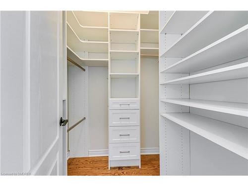 1492 Pinery Crescent, Oakville, ON - Indoor With Storage