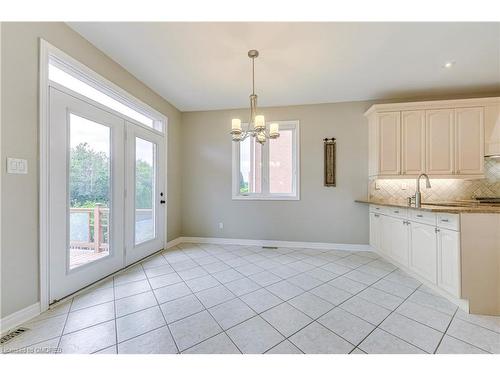 1492 Pinery Crescent, Oakville, ON - Indoor Photo Showing Kitchen