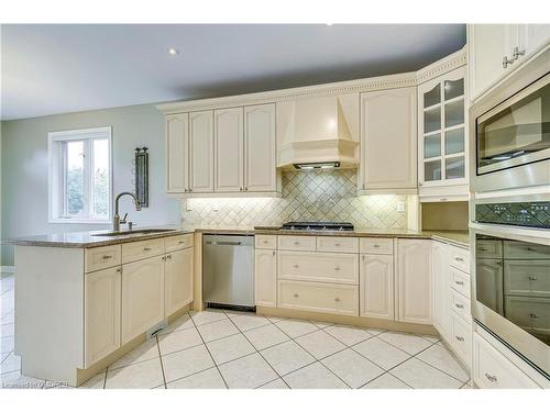 1492 Pinery Crescent, Oakville, ON - Indoor Photo Showing Kitchen