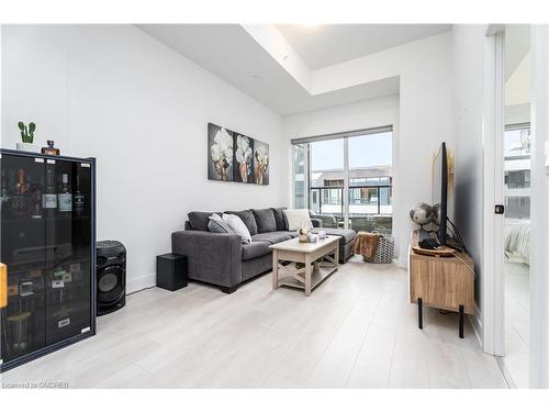 461-2481 Taunton Road, Oakville, ON - Indoor Photo Showing Living Room