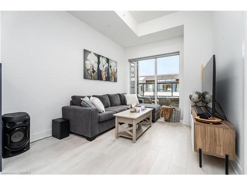 461-2481 Taunton Road, Oakville, ON - Indoor Photo Showing Living Room