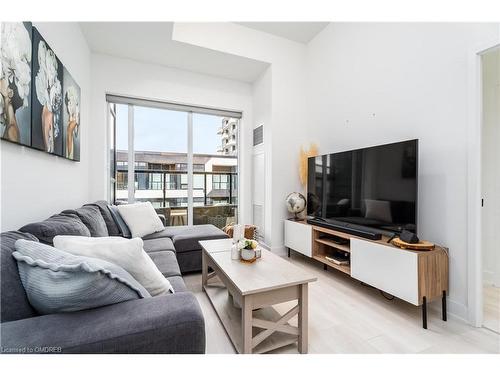 461-2481 Taunton Road, Oakville, ON - Indoor Photo Showing Living Room