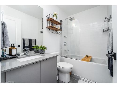 461-2481 Taunton Road, Oakville, ON - Indoor Photo Showing Bathroom