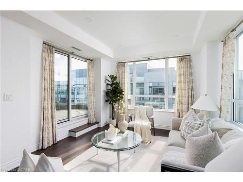 815-3500 Lakeshore Road W, Oakville, ON - Indoor Photo Showing Living Room