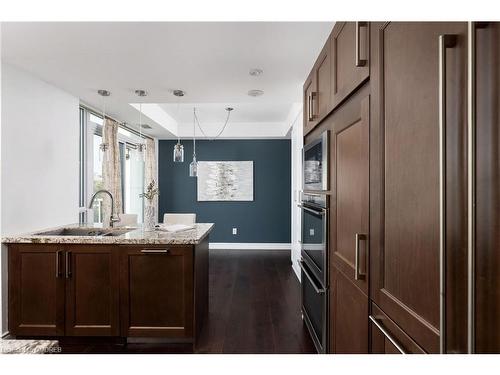 815-3500 Lakeshore Road W, Oakville, ON - Indoor Photo Showing Kitchen