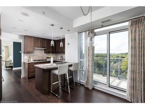 815-3500 Lakeshore Road W, Oakville, ON - Indoor Photo Showing Kitchen With Upgraded Kitchen