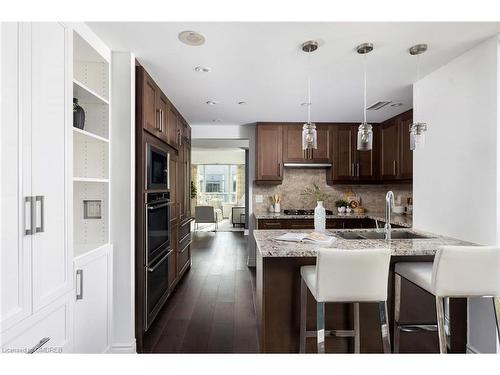 815-3500 Lakeshore Road W, Oakville, ON - Indoor Photo Showing Kitchen With Upgraded Kitchen