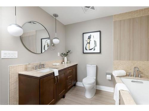 815-3500 Lakeshore Road W, Oakville, ON - Indoor Photo Showing Bathroom