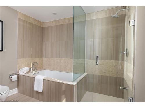 815-3500 Lakeshore Road W, Oakville, ON - Indoor Photo Showing Bathroom