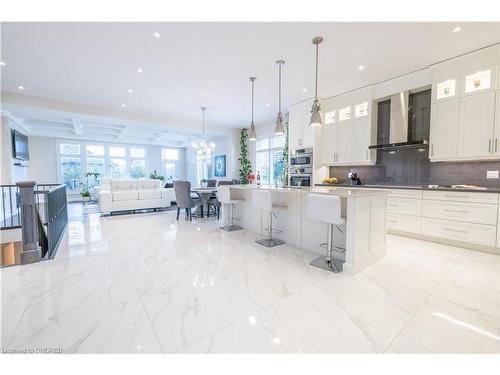 10 Harper Boulevard, Brantford, ON - Indoor Photo Showing Kitchen With Upgraded Kitchen