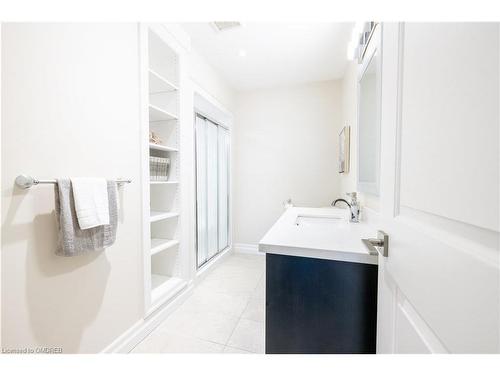 10 Harper Boulevard, Brantford, ON - Indoor Photo Showing Bathroom