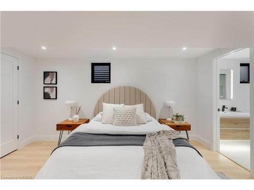 1146 Talka Court, Mississauga, ON - Indoor Photo Showing Bedroom