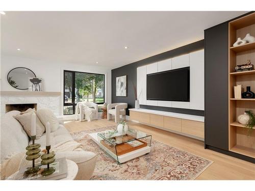 1146 Talka Court, Mississauga, ON - Indoor Photo Showing Living Room