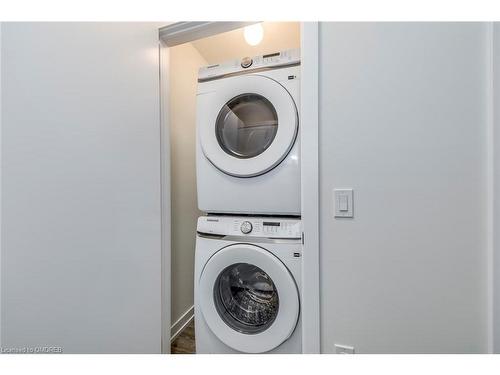 1335 Kobzar Drive, Oakville, ON - Indoor Photo Showing Laundry Room