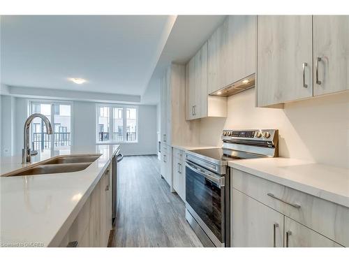 1335 Kobzar Drive, Oakville, ON - Indoor Photo Showing Kitchen With Stainless Steel Kitchen With Double Sink With Upgraded Kitchen