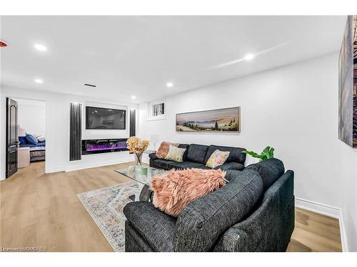 Lower-170 Terrace Drive, Hamilton, ON - Indoor Photo Showing Living Room