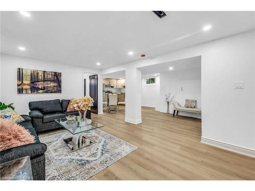 Lower-170 Terrace Drive, Hamilton, ON - Indoor Photo Showing Living Room