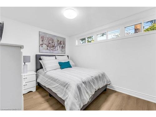 Lower-170 Terrace Drive, Hamilton, ON - Indoor Photo Showing Bedroom