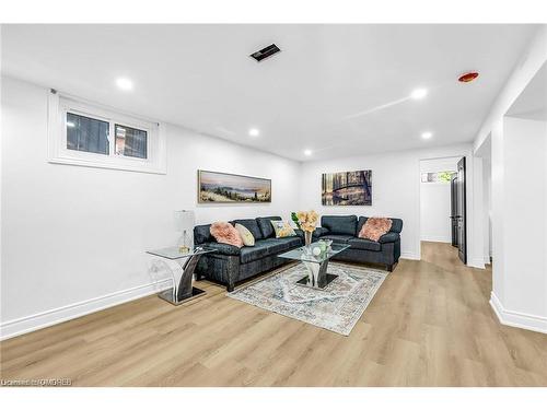 Lower-170 Terrace Drive, Hamilton, ON - Indoor Photo Showing Living Room