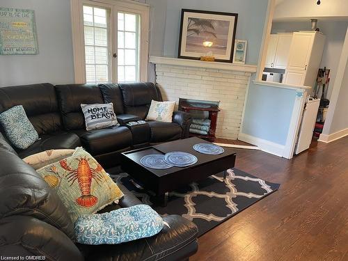 315 Eastwood Avenue, Crystal Beach, ON - Indoor Photo Showing Living Room