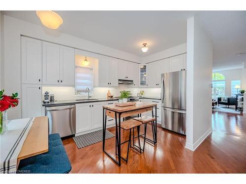 2595 Capilano Crescent, Oakville, ON - Indoor Photo Showing Kitchen