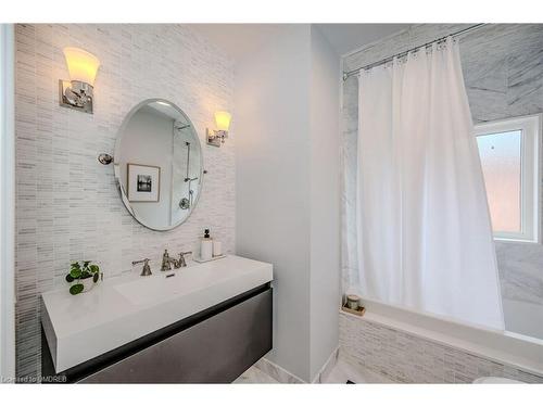 2595 Capilano Crescent, Oakville, ON - Indoor Photo Showing Bathroom