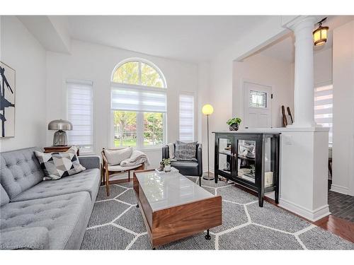 2595 Capilano Crescent, Oakville, ON - Indoor Photo Showing Living Room